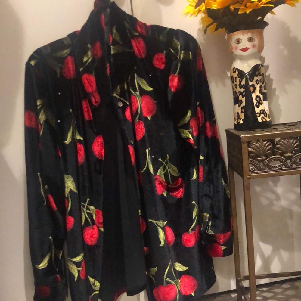 Vintage Quaker factory velvet top w cherries and sparkle with rhinestones. L.